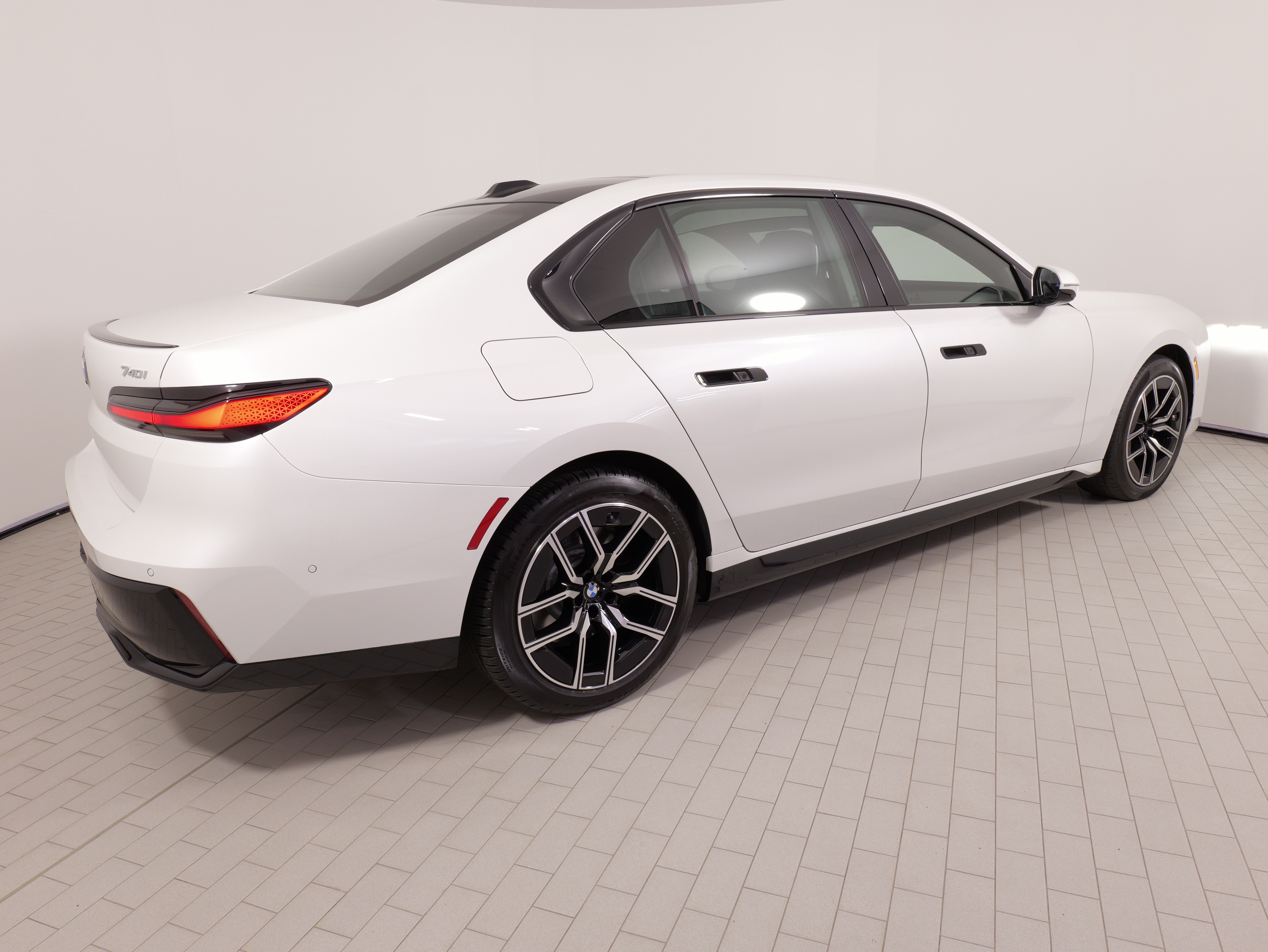 Used 2025 BMW 740i xDrive w/ Executive Package AWD/4WD image 13