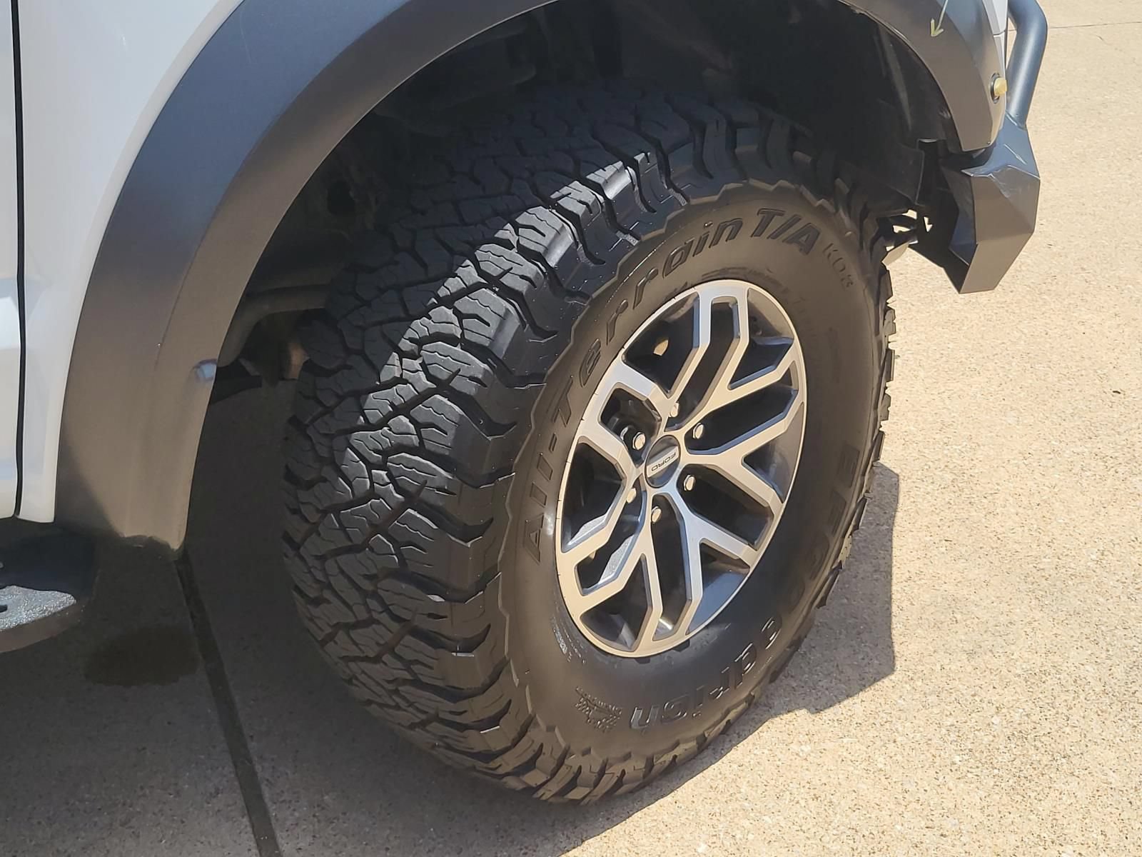 Used 2017 Ford F150 Raptor w/ Equipment Group 802A Luxury AWD/4WD image 3