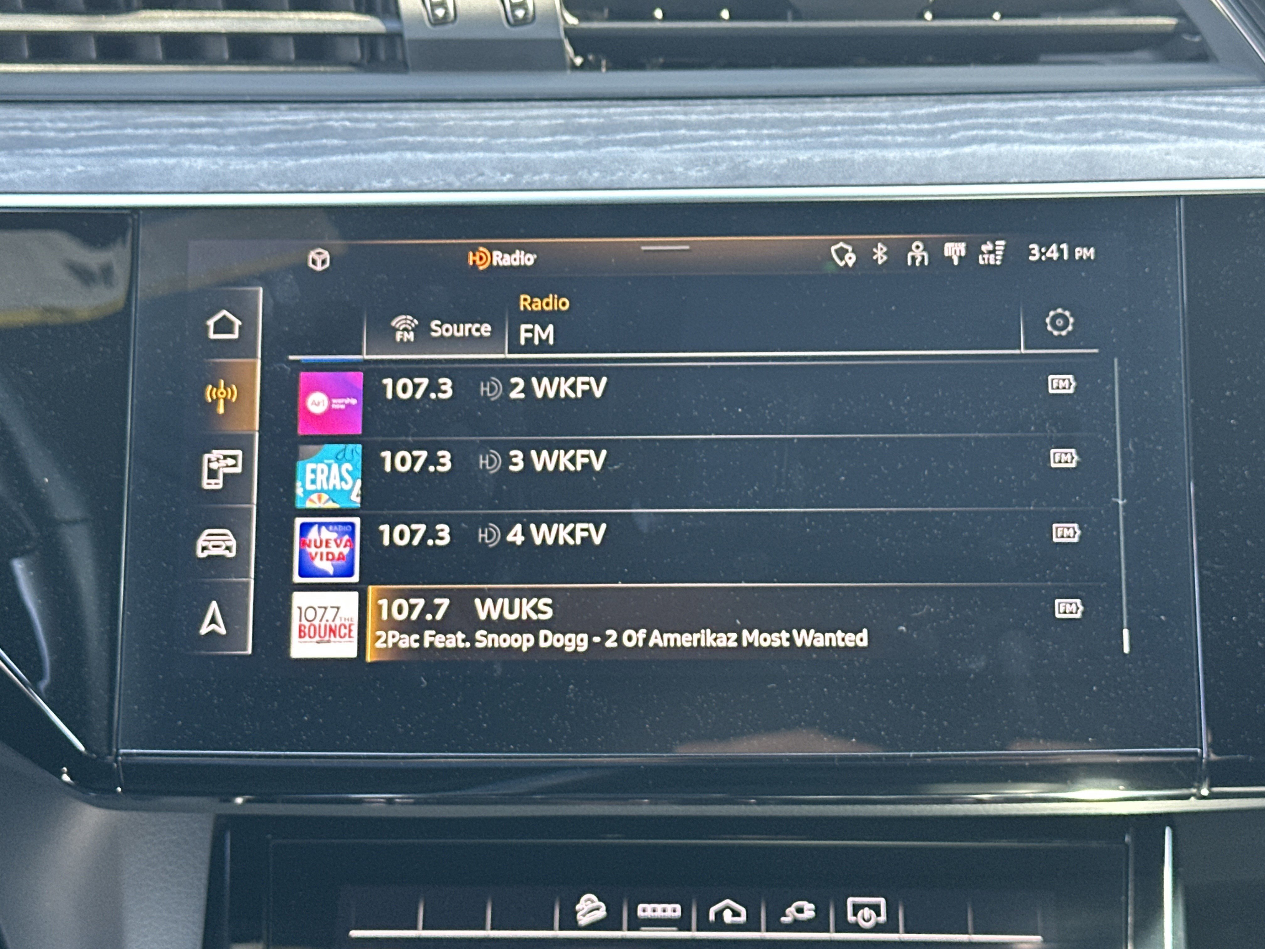 Used 2022 Audi e-tron Premium w/ Convenience Plus Package image 23