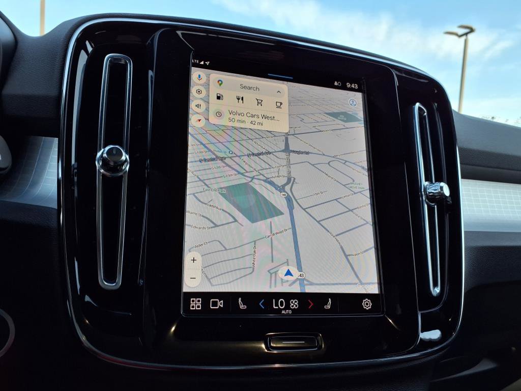 Used 2025 Volvo XC40 B5 Core image 6
