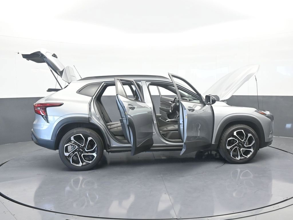 Used 2024 Chevrolet Trax RS w/ Sunroof Package image 75