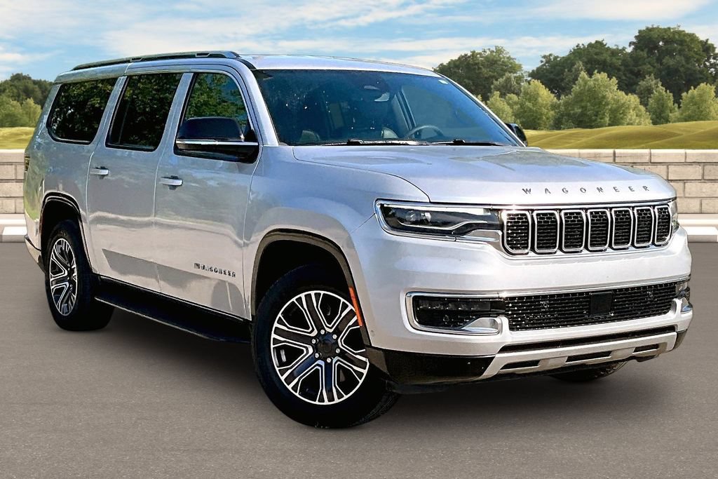 Used 2024 Jeep Wagoneer L Series II w/ Flexible Seating Group AWD/4WD image 2