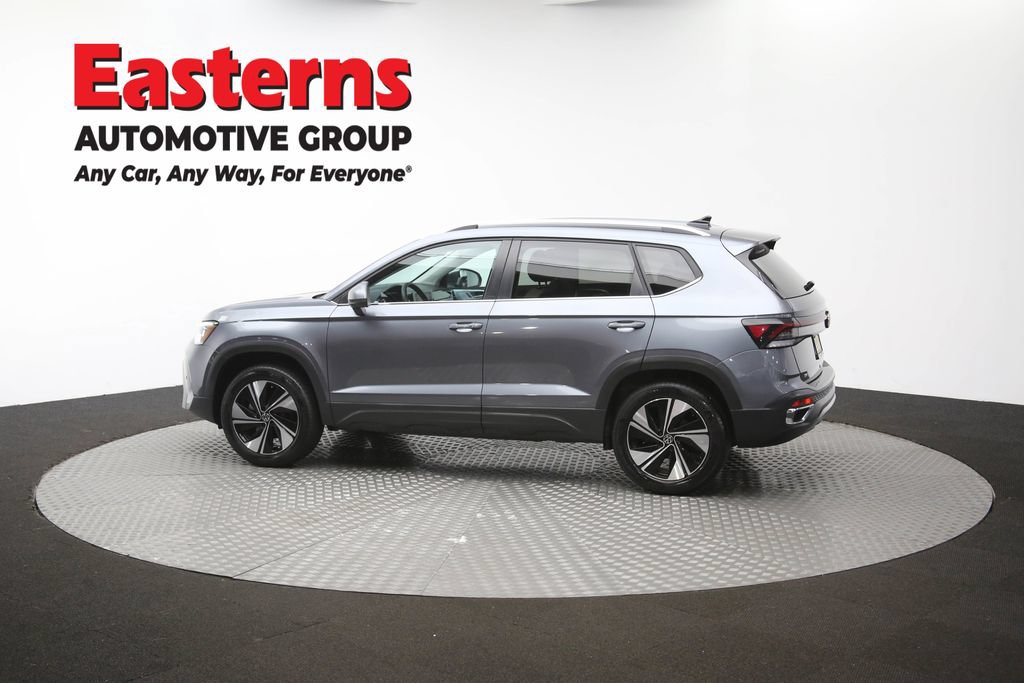 Used 2025 Volkswagen Taos SE AWD/4WD image 60