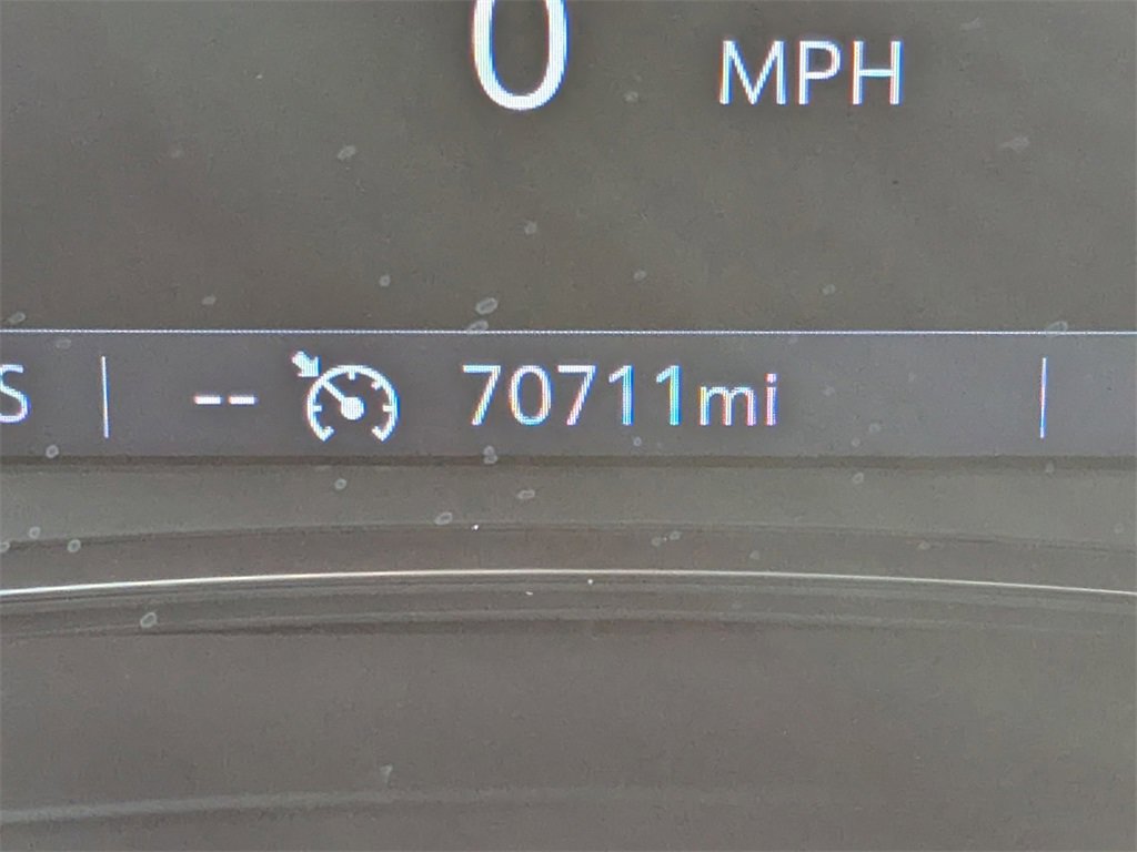 Used 2023 Chevrolet Traverse LT w/ Rear Camera Mirror Package image 2