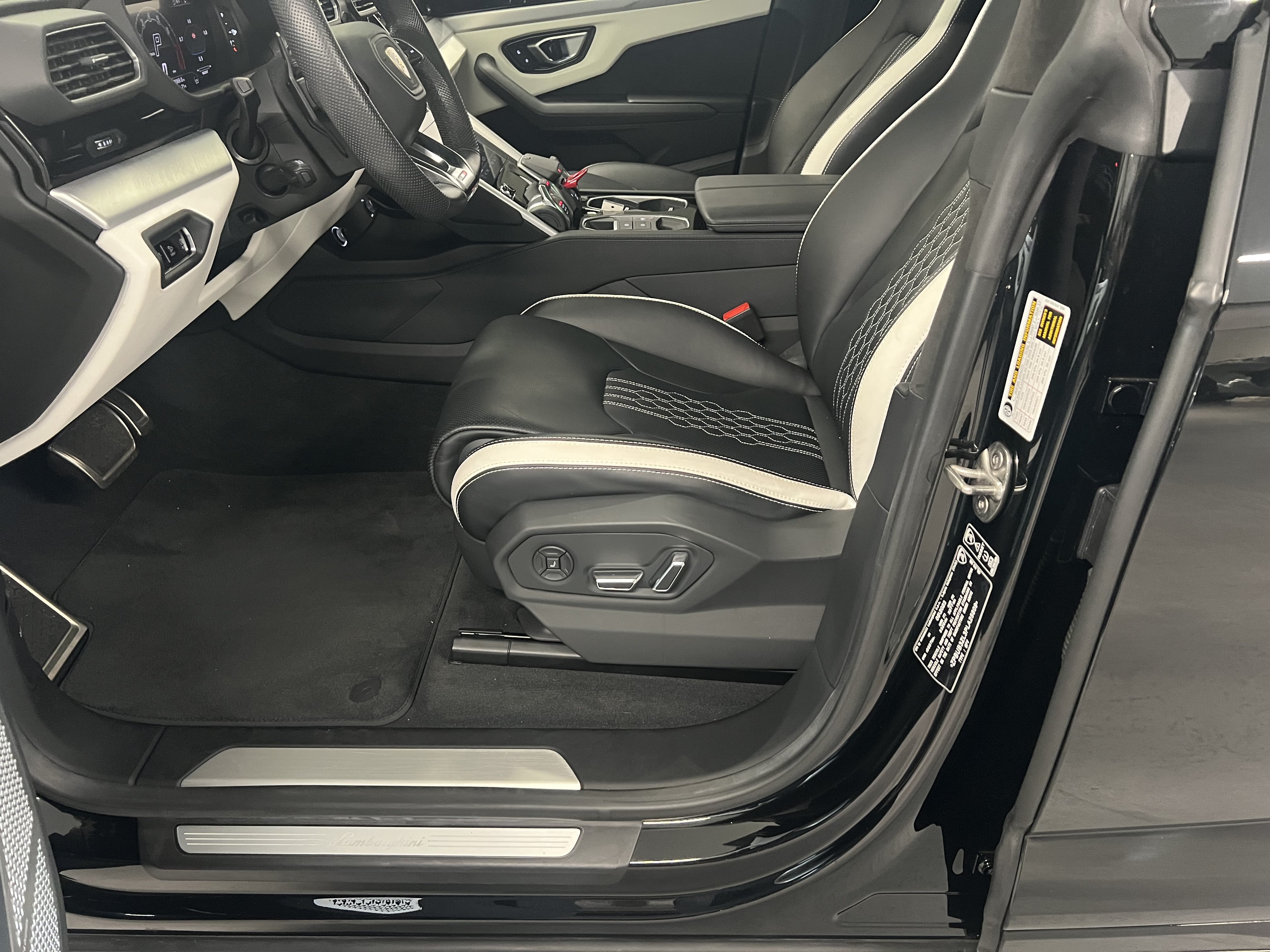 Used 2023 Lamborghini Urus S AWD/4WD image 22