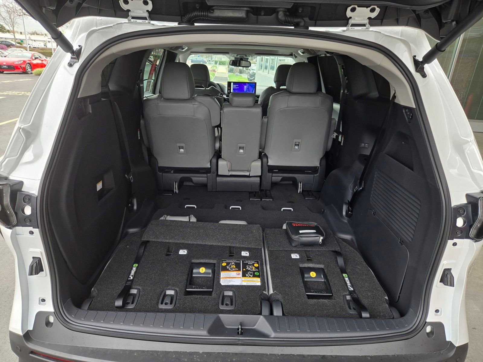 Certified 2026 Toyota Sienna XLE image 23