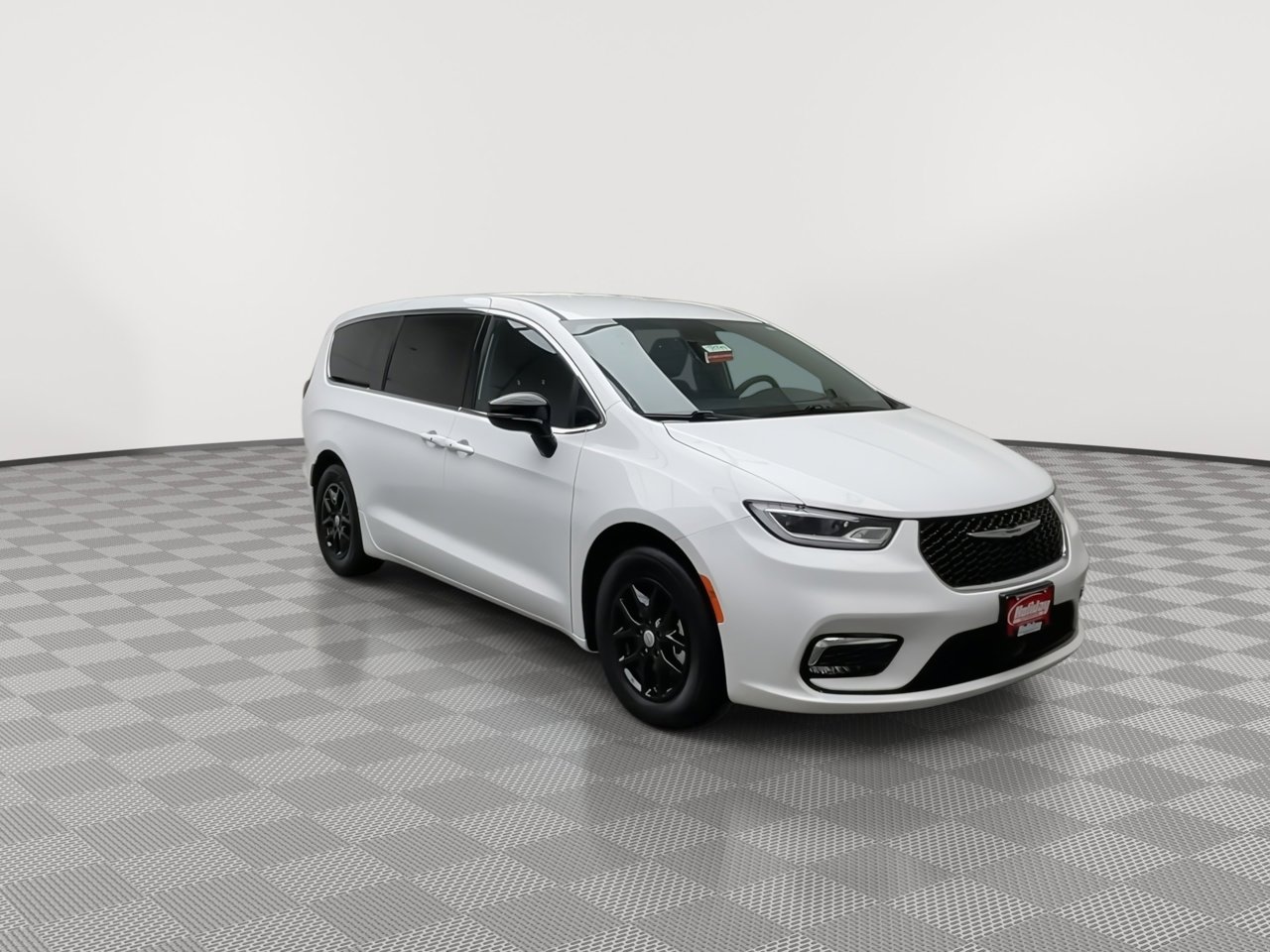 Used 2025 Chrysler Pacifica Select image 32