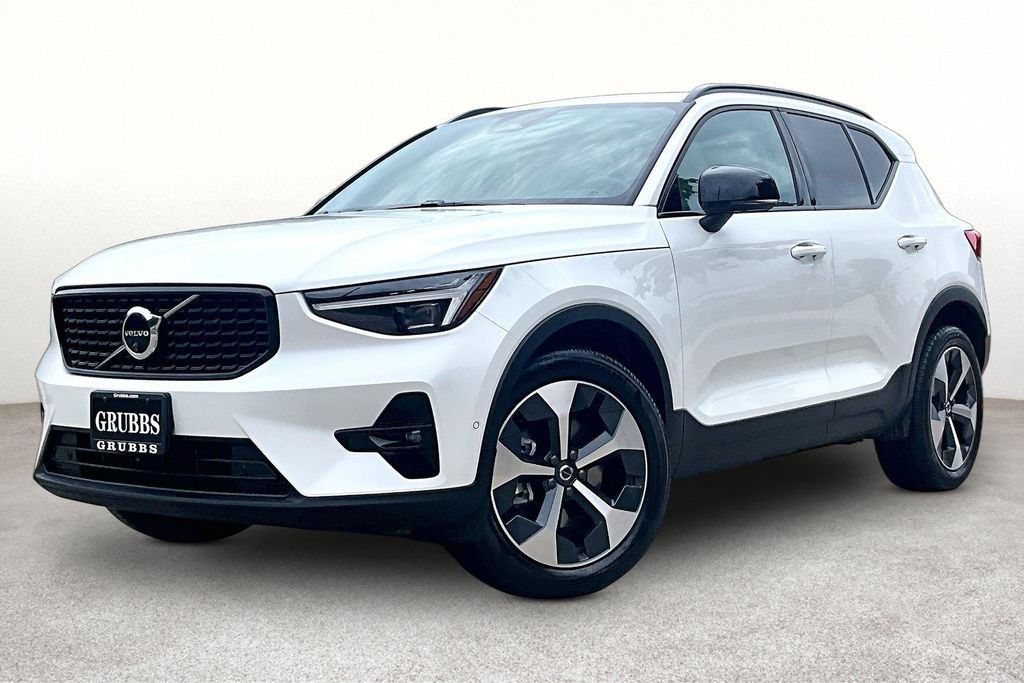 Certified 2026 Volvo XC40 B5 Plus AWD/4WD image 16