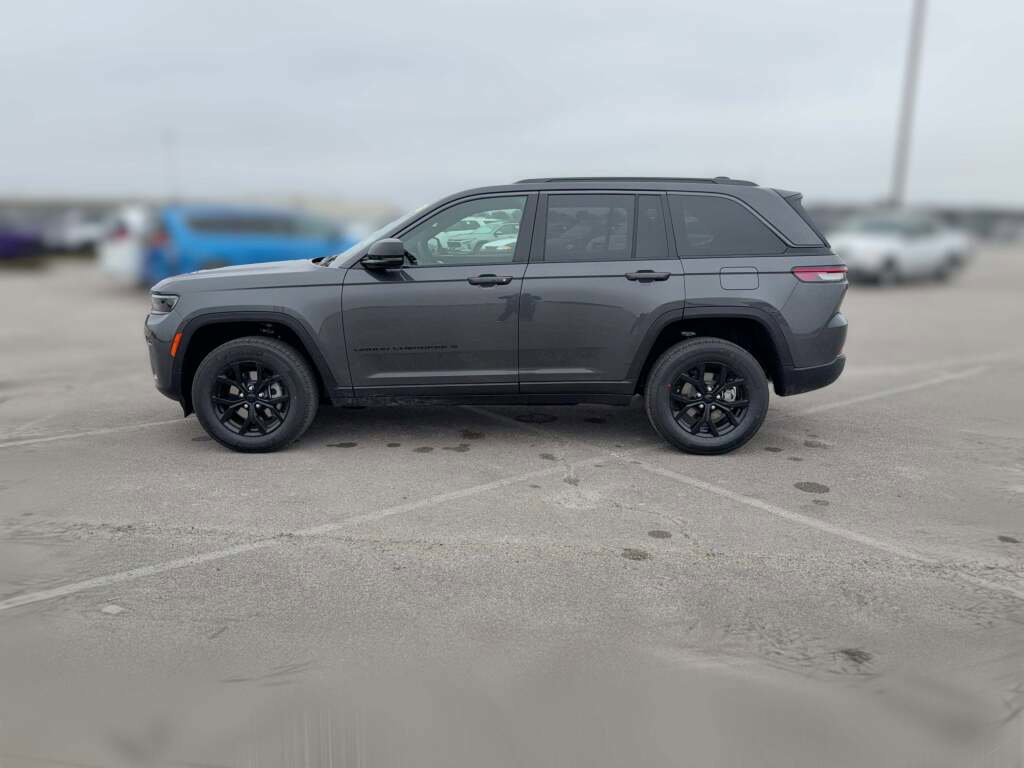 New 2026 Jeep Grand Cherokee Altitude image 6