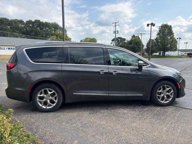 Used 2017 Chrysler Pacifica Limited w/ UConnect Theater Package image 6