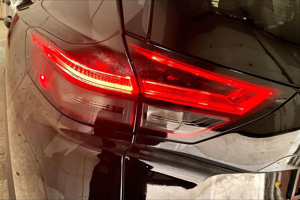 Used 2022 Nissan Rogue S image 22