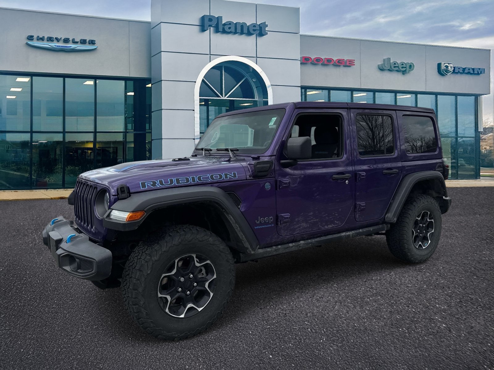 Used 2023 Jeep Wrangler Unlimited Rubicon 4xe w/ Cold Weather Group AWD/4WD image 4
