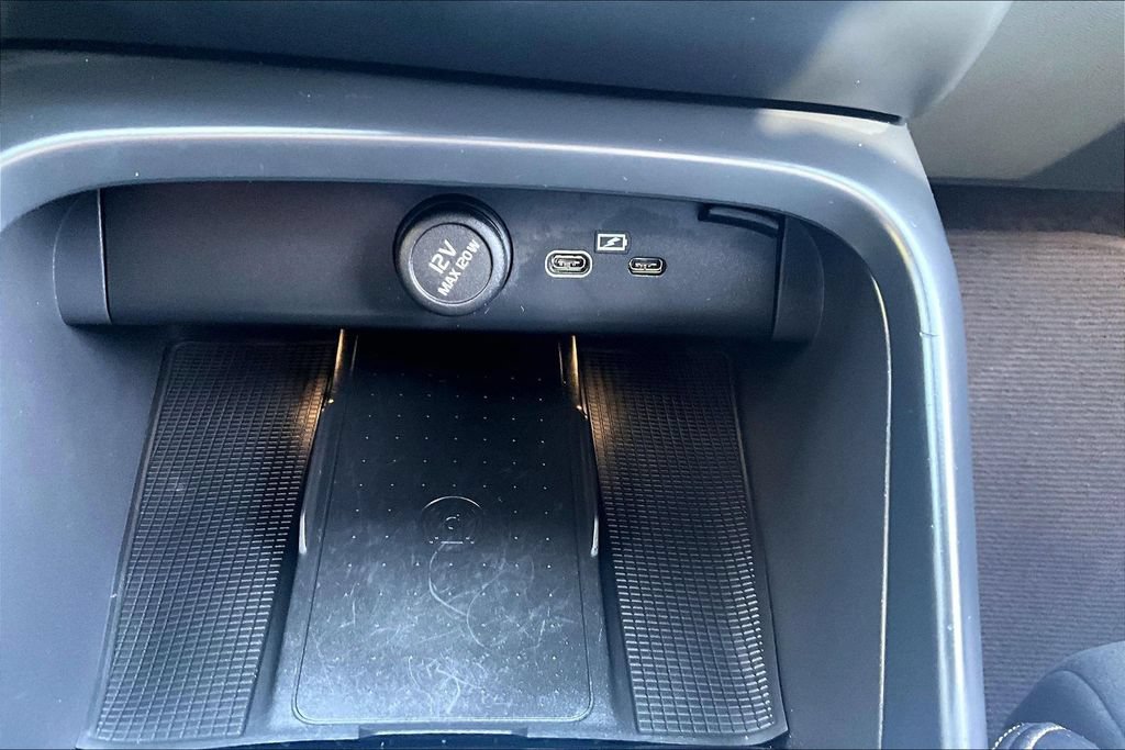 Certified 2023 Volvo C40 P8 Recharge Ultimate w/ Protection Package Premier AWD/4WD image 34