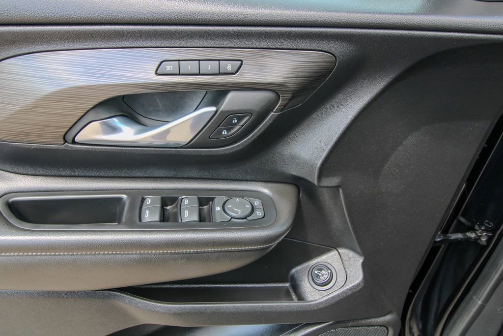 Used 2023 GMC Terrain SLT image 12
