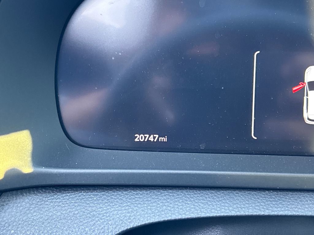 Used 2025 Toyota Crown Signia XLE image 5