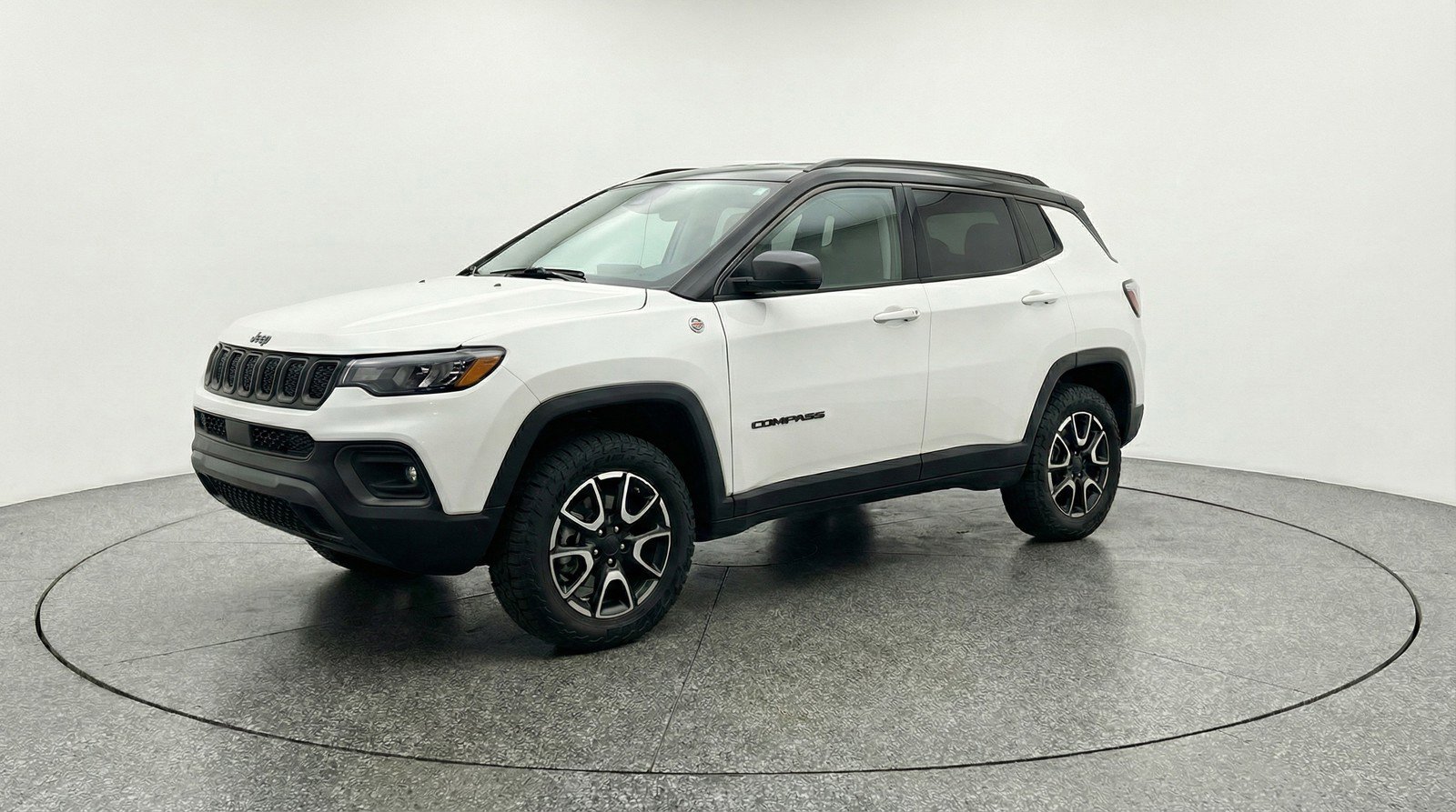 Used 2025 Jeep Compass Trailhawk AWD/4WD image 3