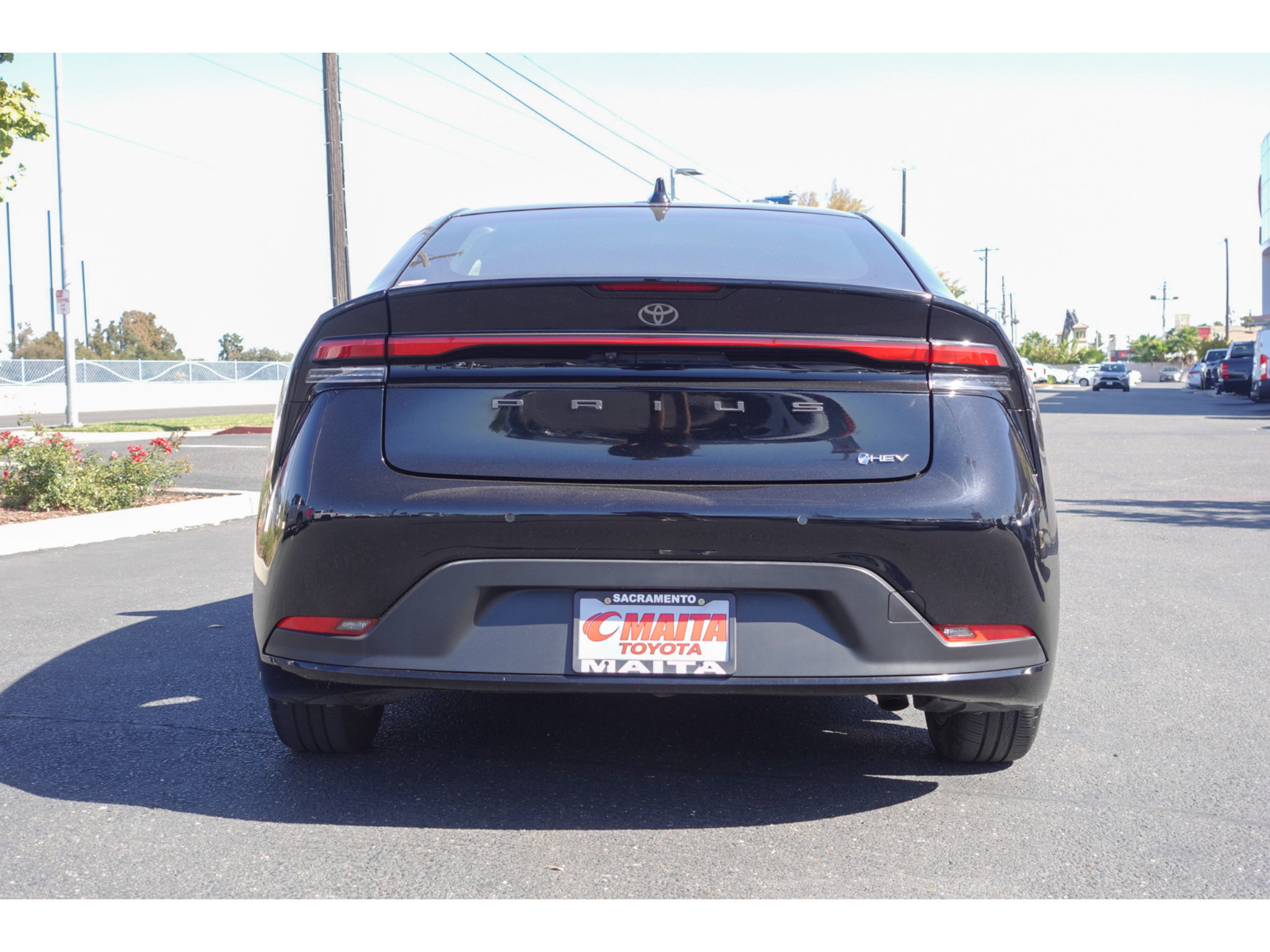 Used 2024 Toyota Prius LE FWD image 4