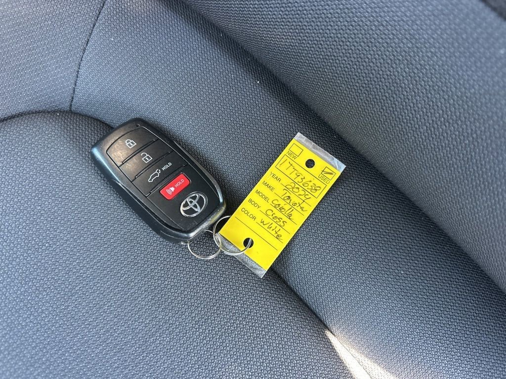 Used 2024 Toyota Corolla Cross LE image 31