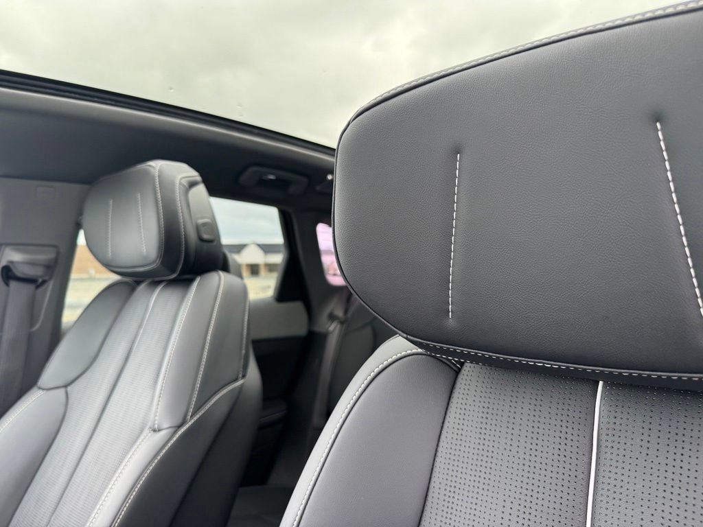 Used 2025 Cadillac Optiq Luxury 2 w/ LPO, Floor Liner Package AWD/4WD image 26