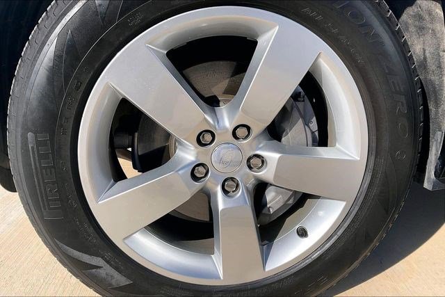 Used 2024 Land Rover Defender 110 X-Dynamic SE image 9