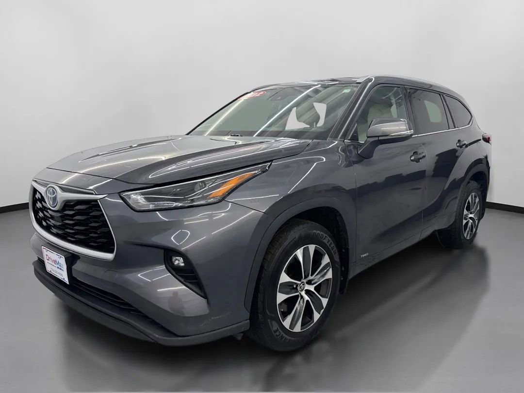 Used 2022 Toyota Highlander XLE image 4