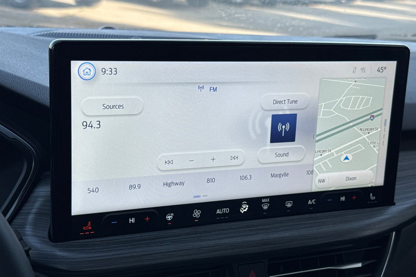 Used 2024 Ford Escape SE w/ PHEV Premium Package image 18