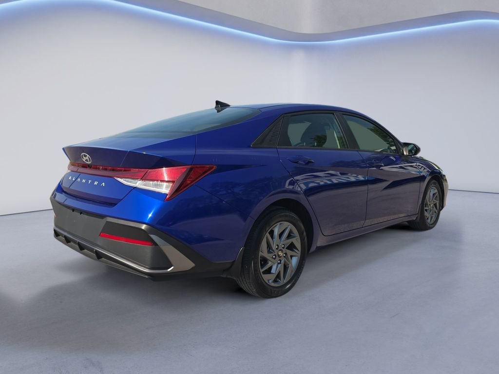 Used 2024 Hyundai Elantra SEL FWD image 5