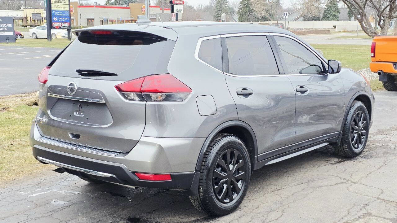 Used 2018 Nissan Rogue SV image 6