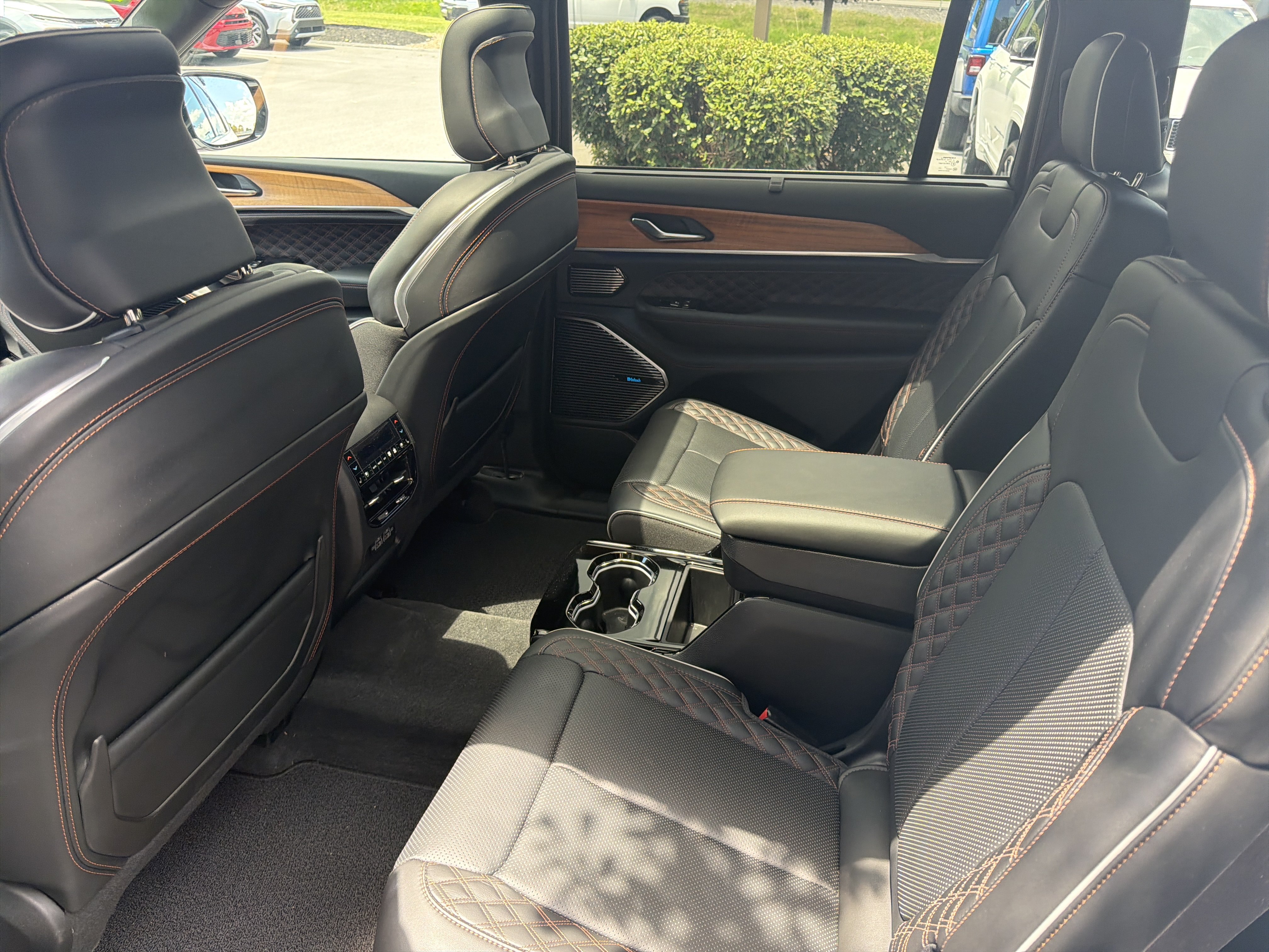 Used 2021 Jeep Grand Cherokee L Summit AWD/4WD image 13