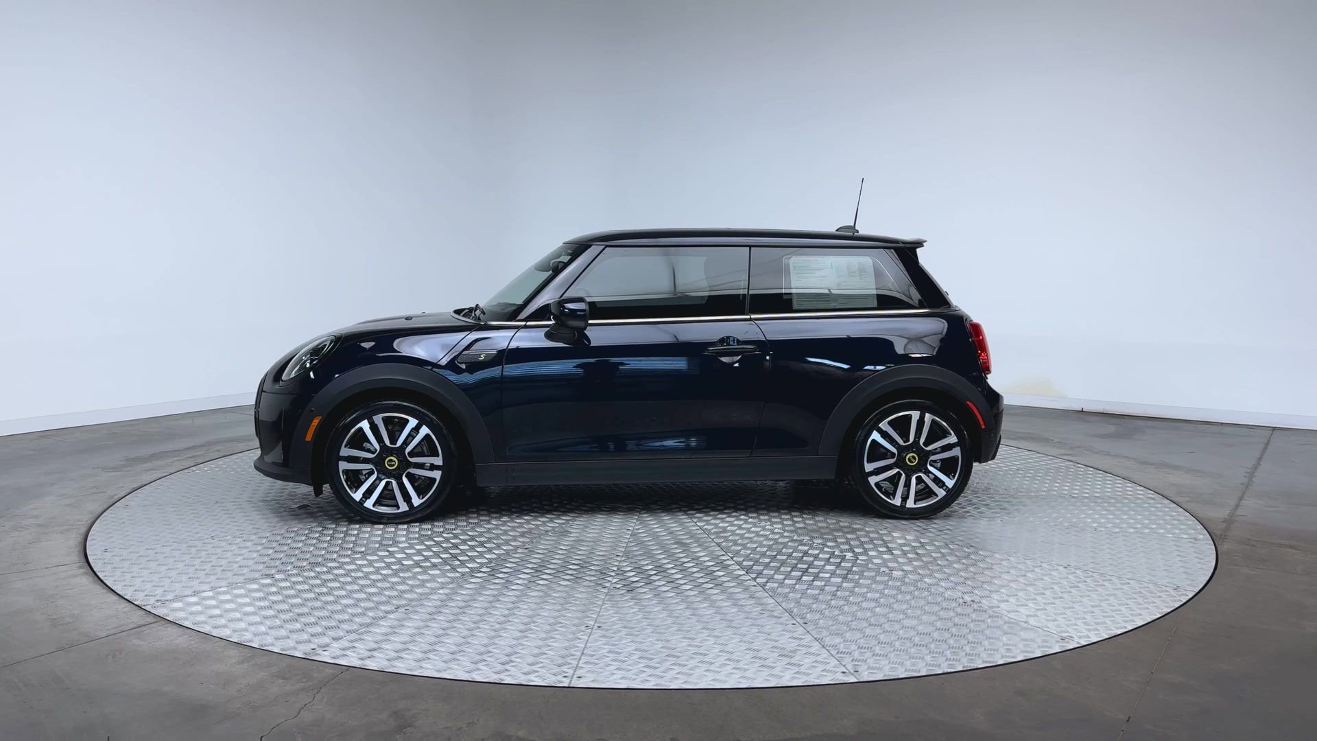 Certified 2024 MINI Cooper SE FWD image 5
