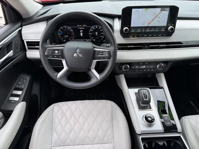 Used 2023 Mitsubishi Outlander SEL FWD image 17