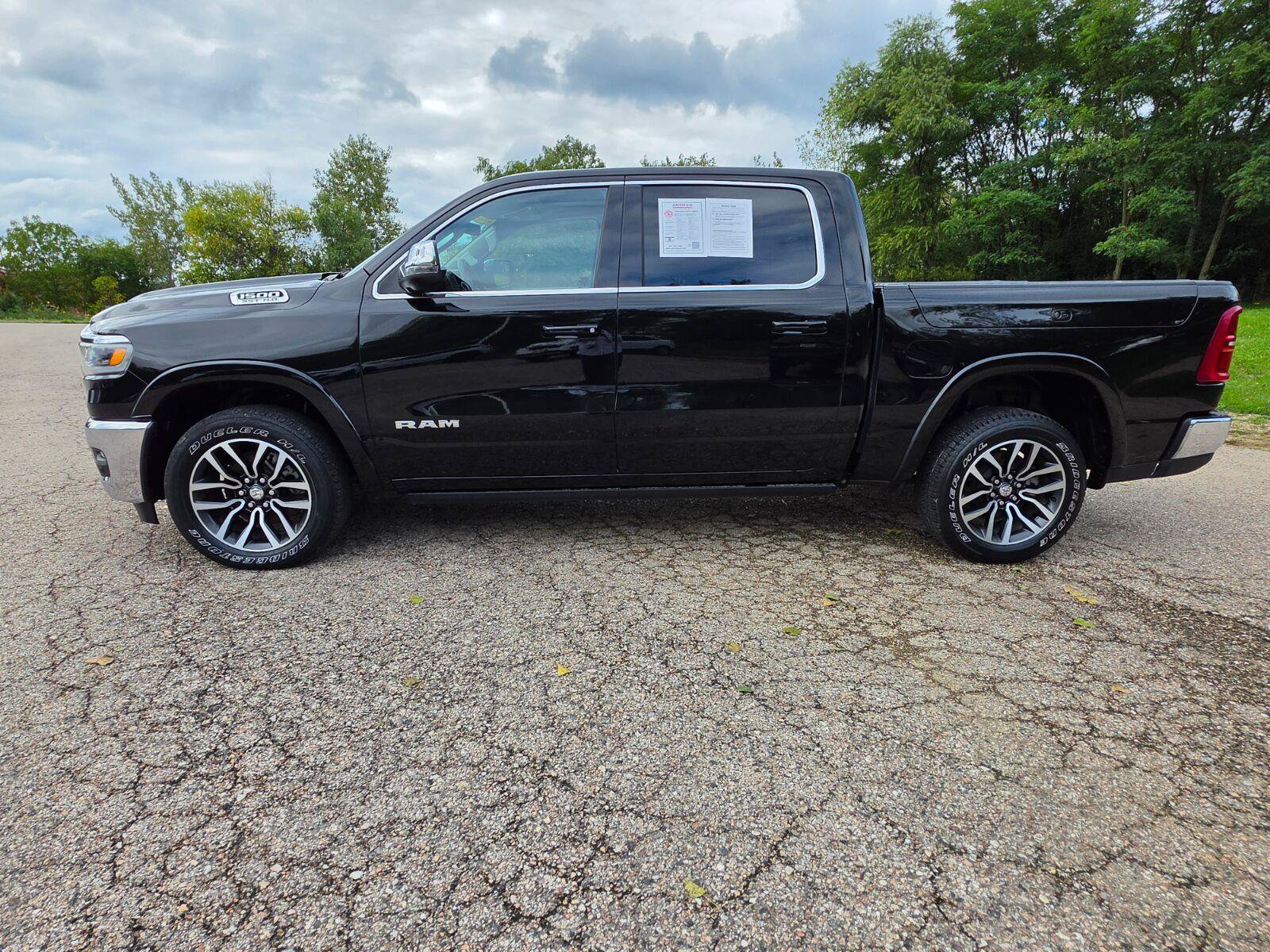 Used 2025 RAM 1500 Limited AWD/4WD image 12