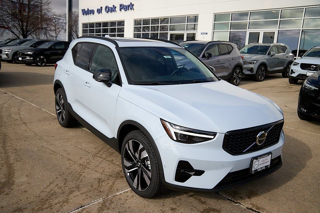 New 2026 Volvo XC40 B5 Ultra w/ Climate Package image 4