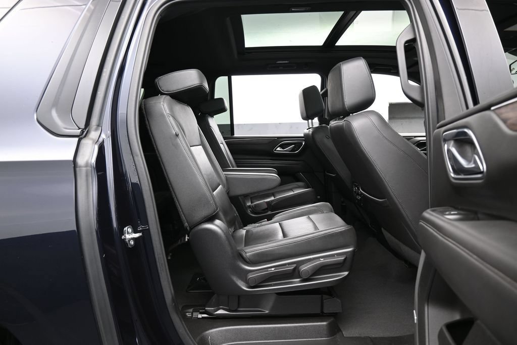Used 2022 Chevrolet Suburban Z71 w/ Luxury Package AWD/4WD image 47
