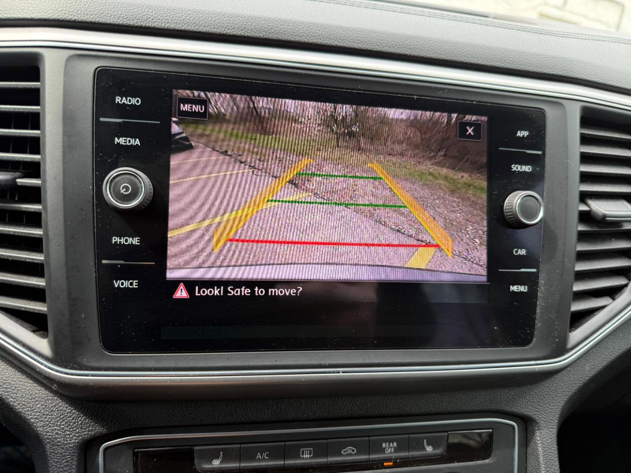 Used 2018 Volkswagen Atlas SE image 32