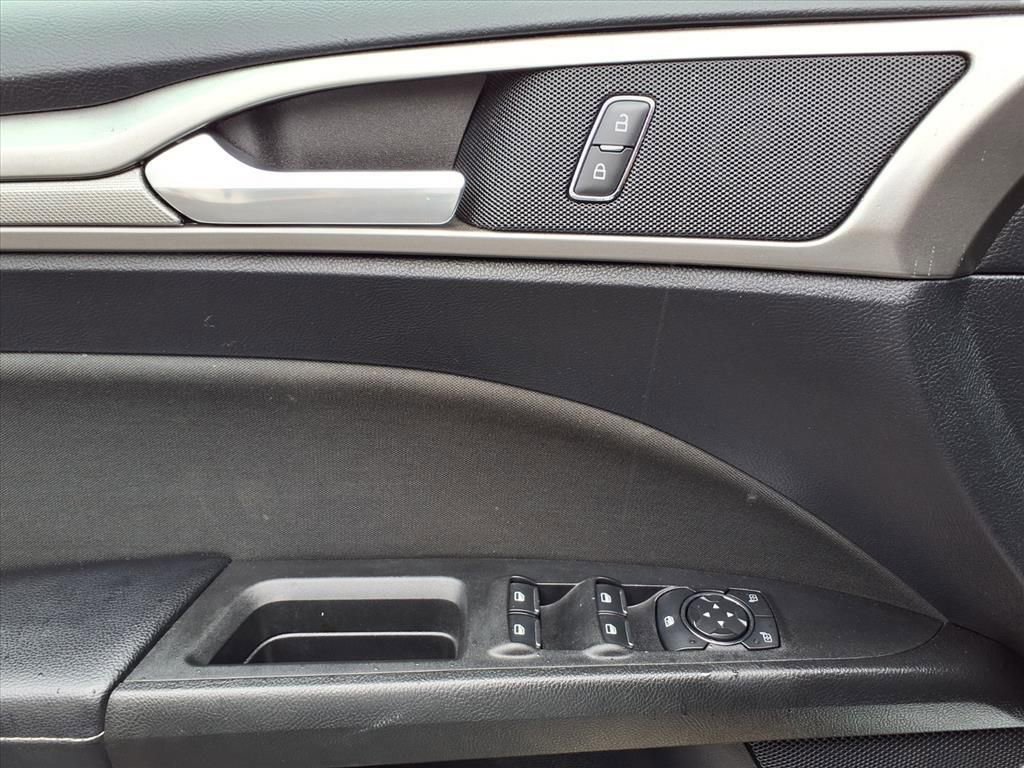 Used 2019 Ford Fusion SE image 28