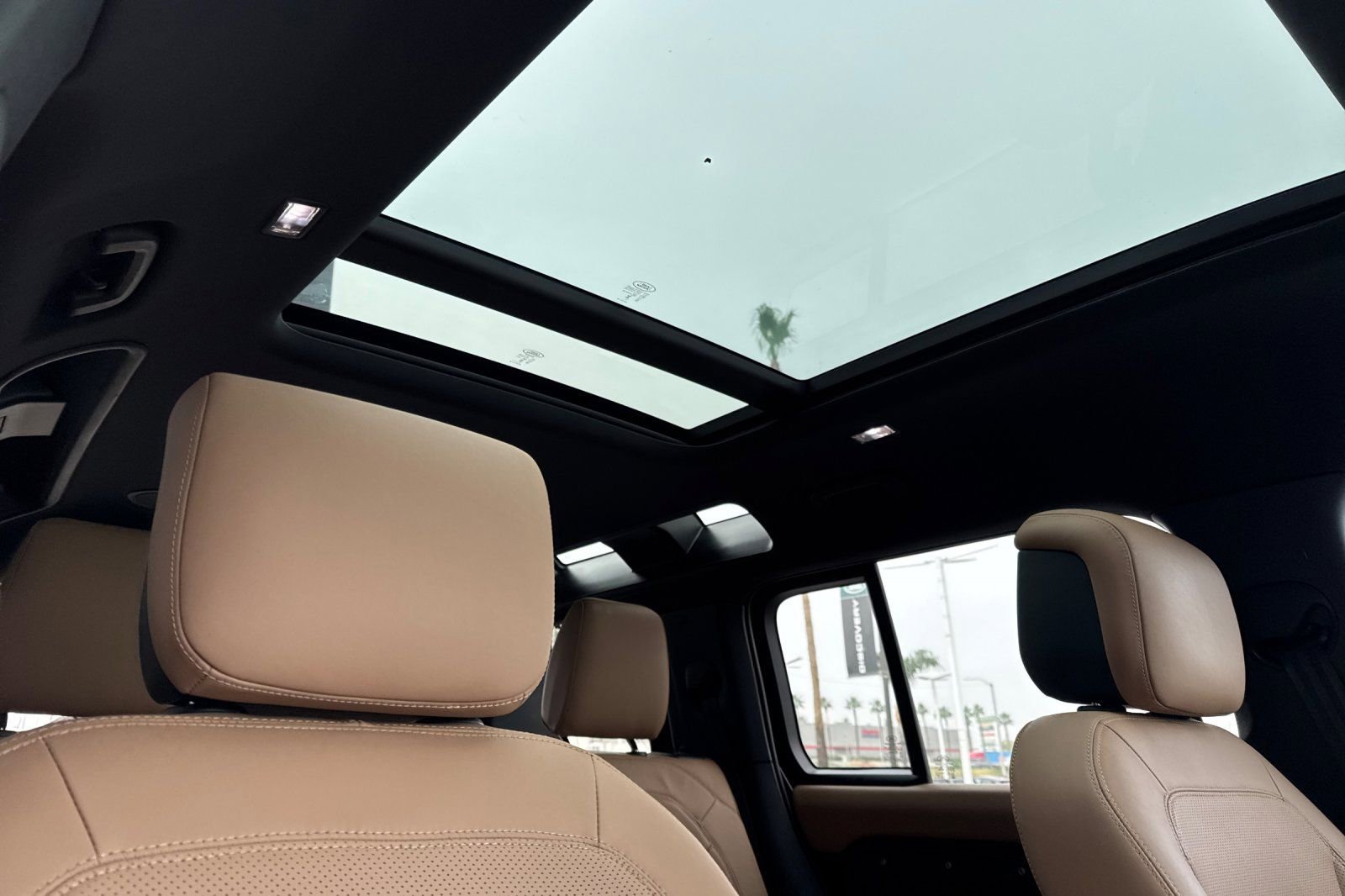 Used 2025 Land Rover Defender 110 X-Dynamic SE image 17