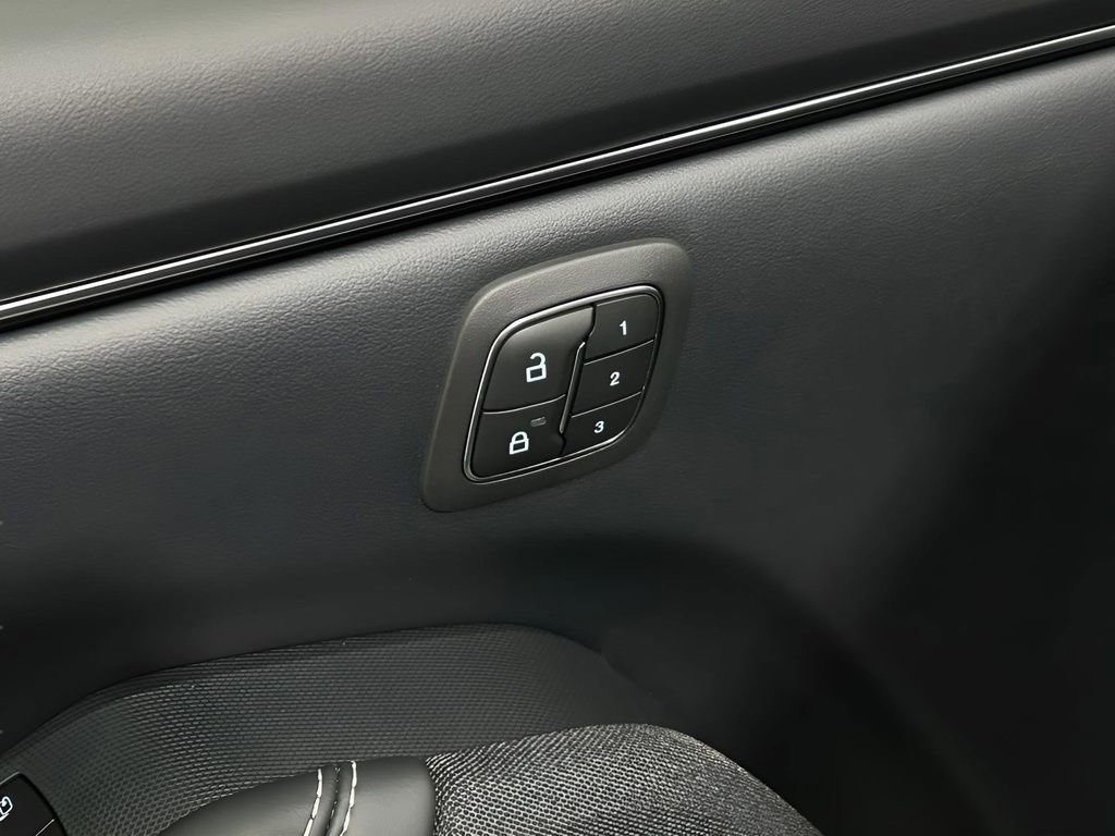 Used 2022 Ford Mustang Mach-E Premium image 17