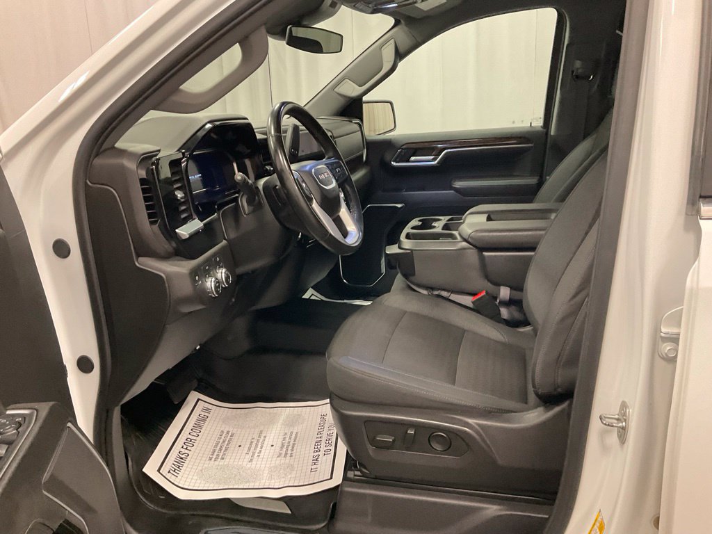 Used 2024 GMC Sierra 1500 SLE w/ Preferred Package AWD/4WD image 4