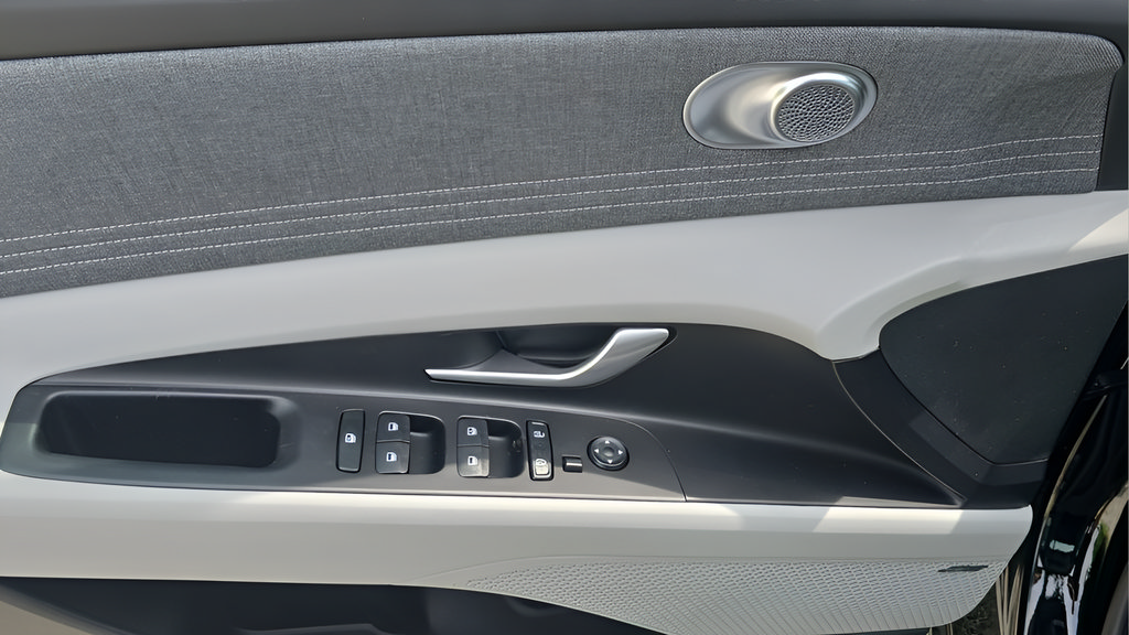 New 2026 Hyundai Elantra Limited FWD image 16