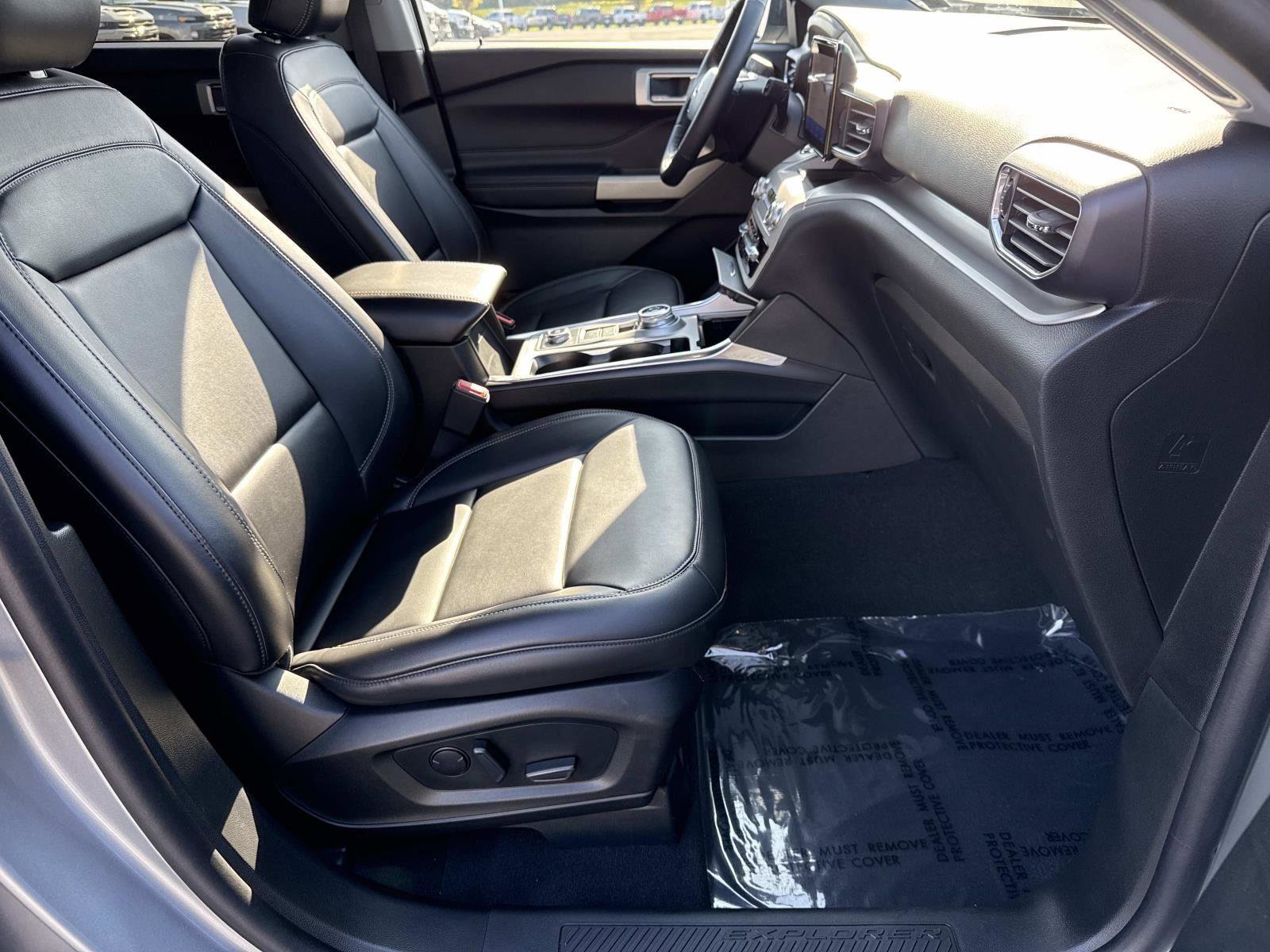 Used 2023 Ford Explorer XLT w/ Equipment Group 202A image 19