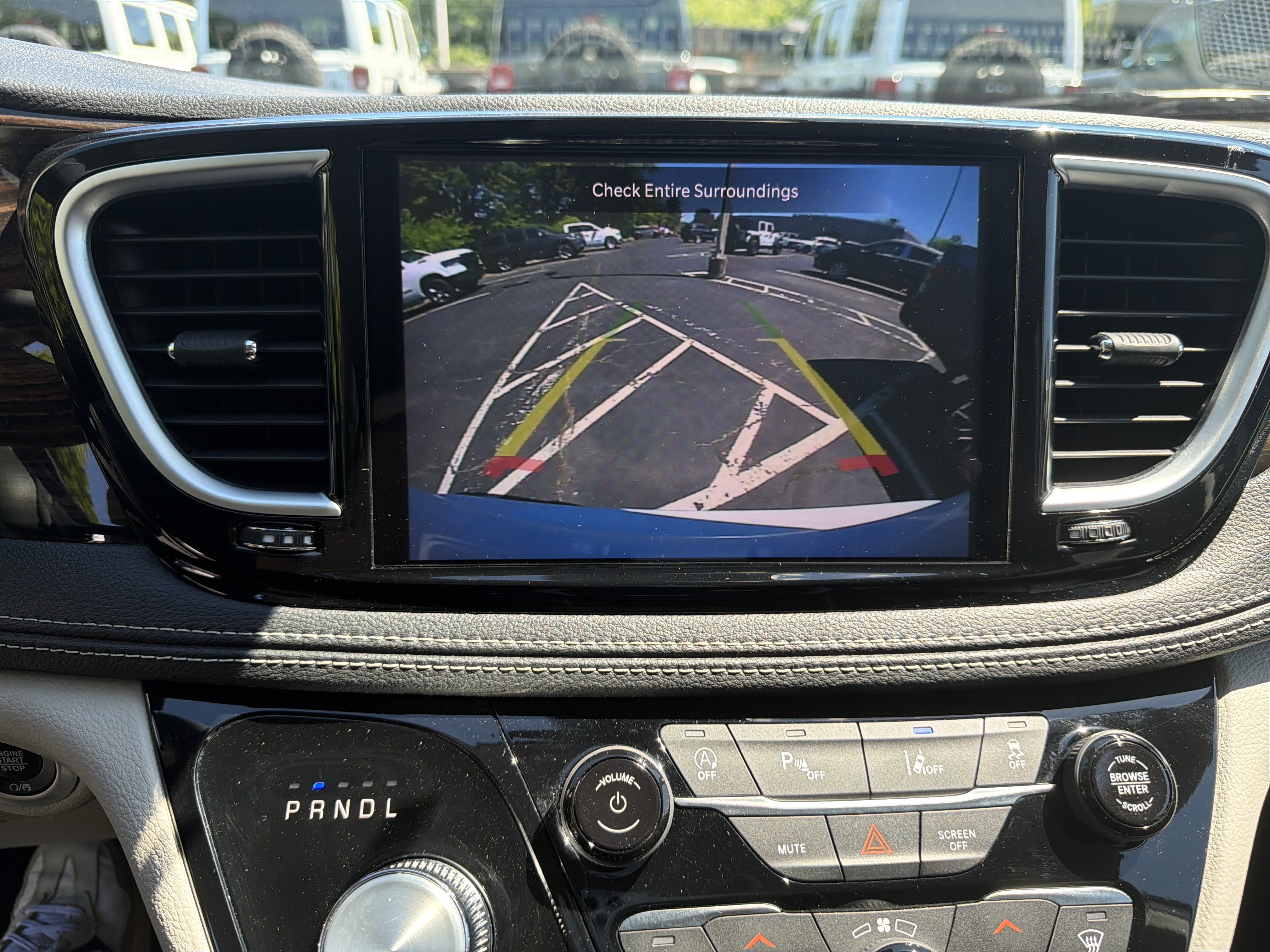 Used 2023 Chrysler Pacifica Limited FWD image 31
