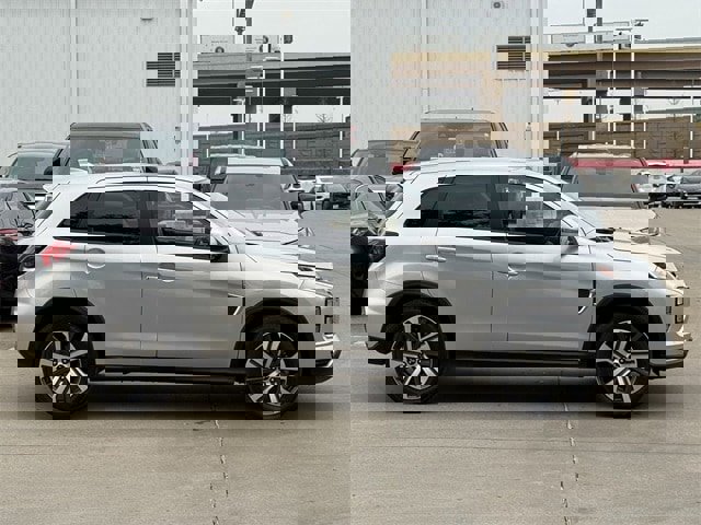 Used 2024 Mitsubishi Outlander Sport SE image 3