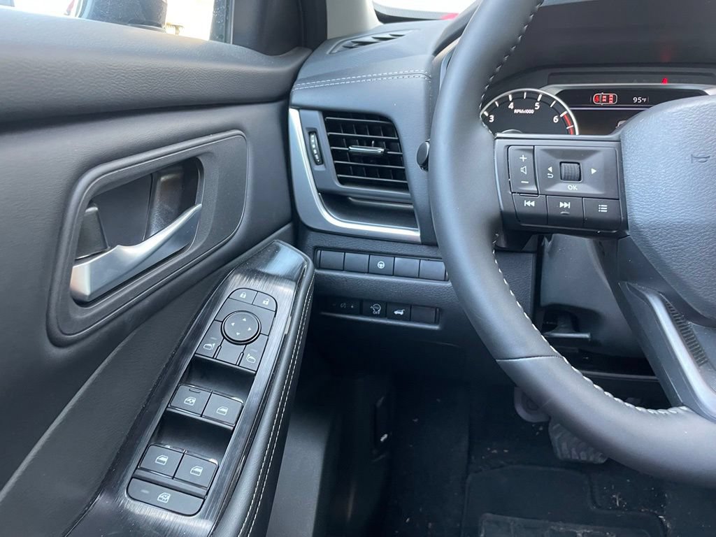 Certified 2026 Nissan Rogue SV FWD image 12