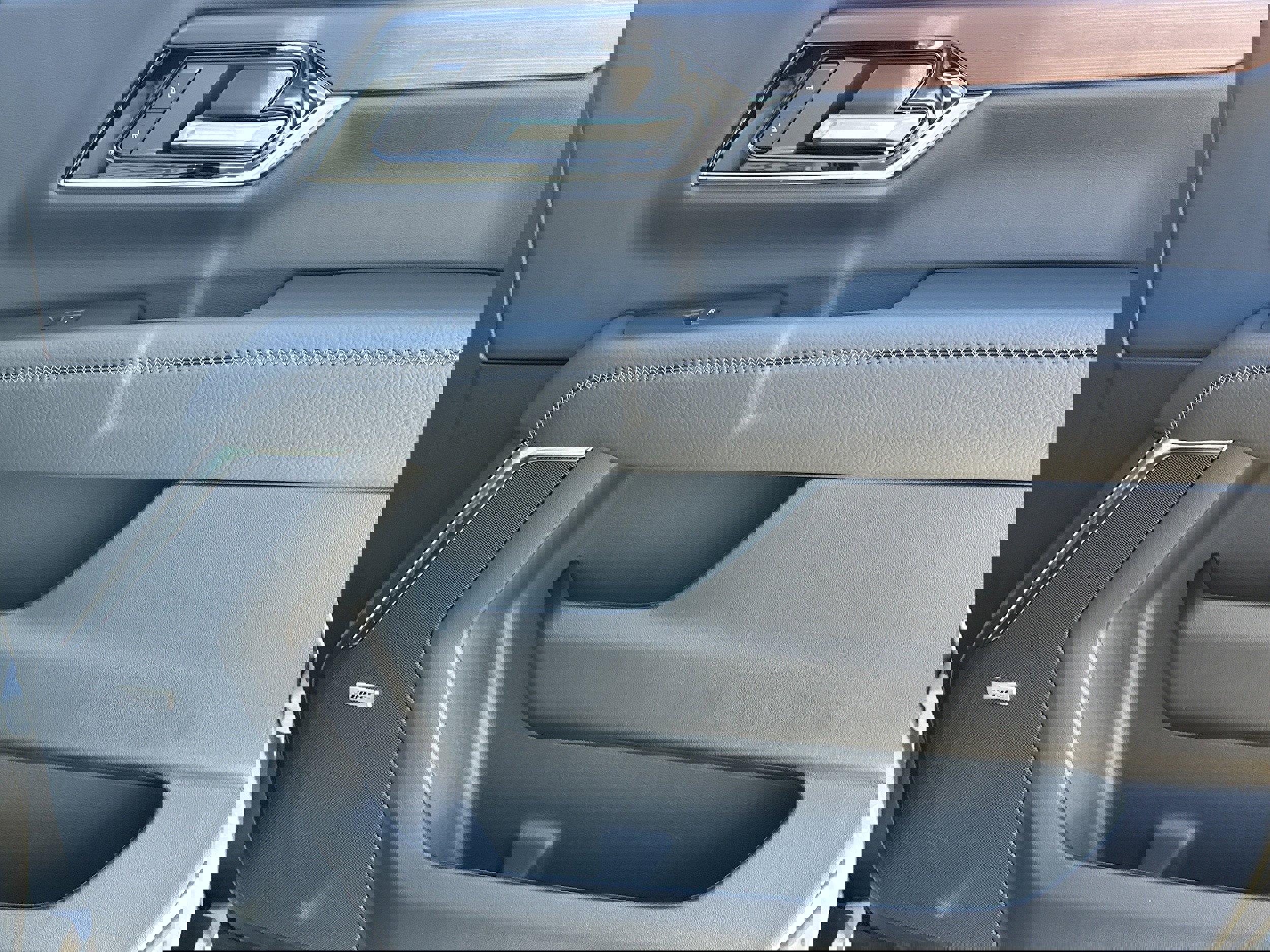 New 2026 GMC Yukon Denali w/ Sun & Power Step Package image 14