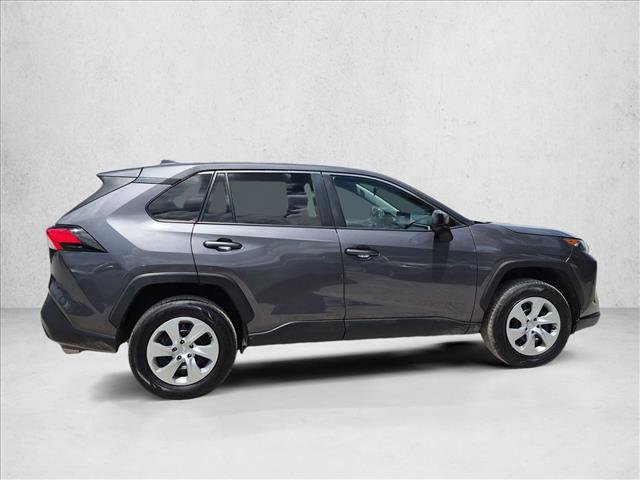 Used 2022 Toyota RAV4 LE FWD image 4