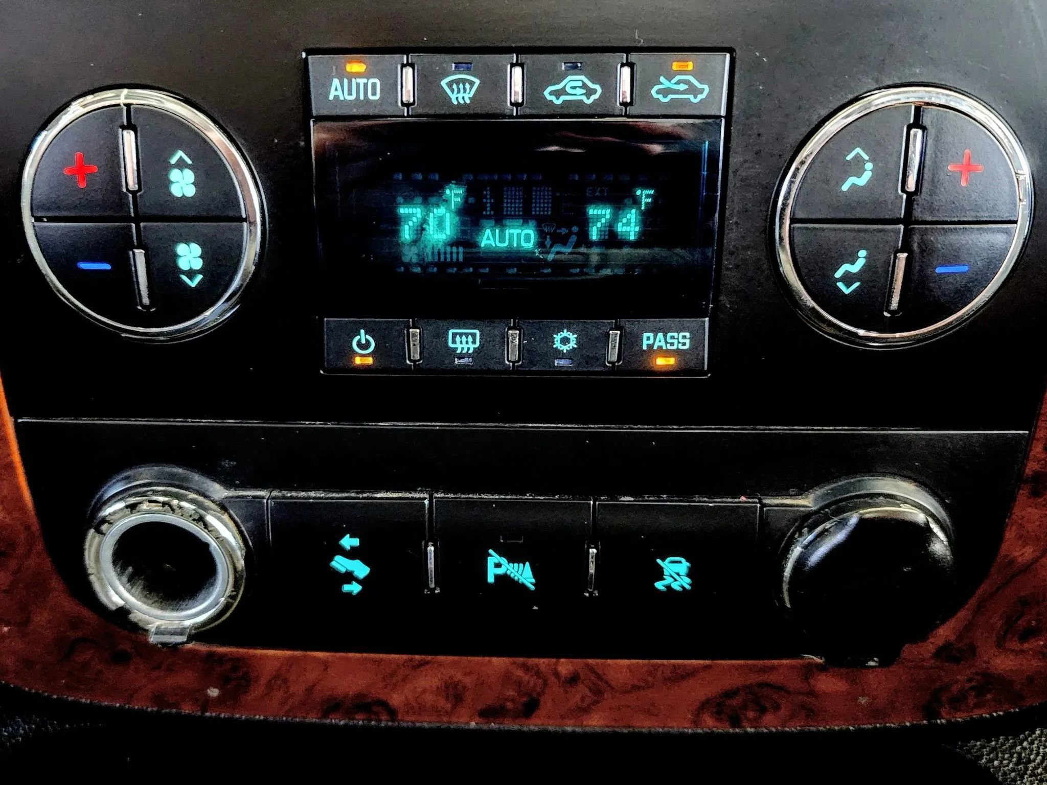 Used 2010 Chevrolet Silverado 2500 LTZ AWD/4WD image 12