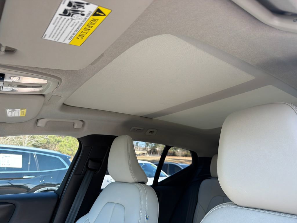 Certified 2024 Volvo XC40 B5 Plus w/ Protection Package Premier image 25