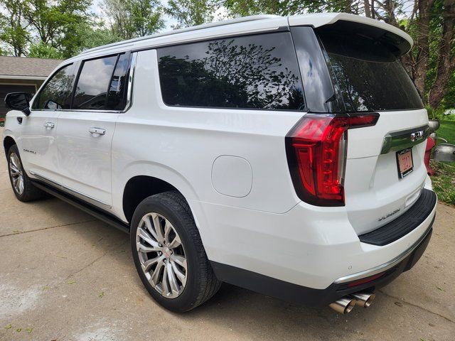 Used 2022 GMC Yukon XL Denali image 5