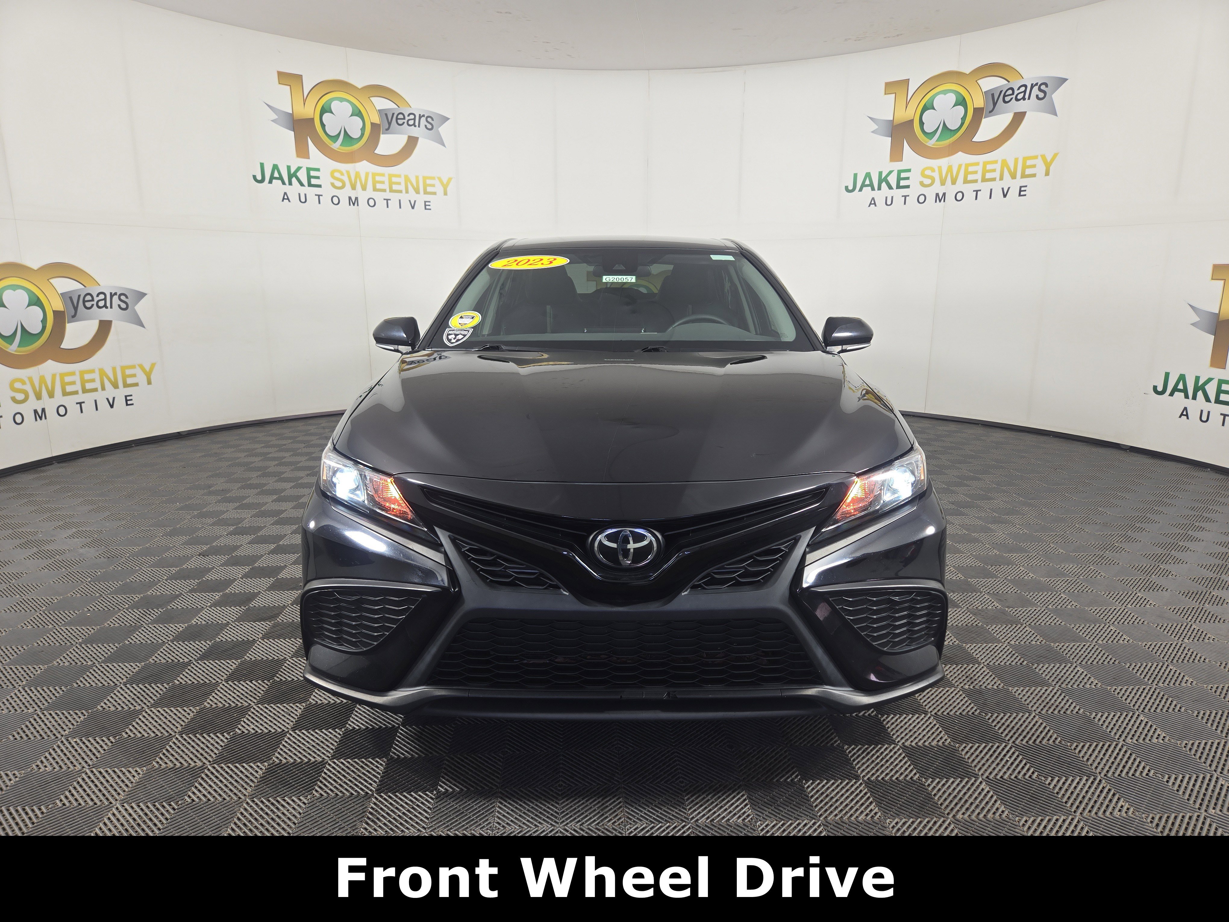 Used 2023 Toyota Camry SE image 2